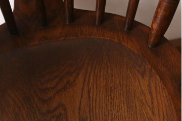 イギリスビンテージ　オーク材　脚の挽き加工が上品なアームチェア(ダイニングチェア、板座チェア、ウィンザーチェア、ウインザーチェア)(R-043275)