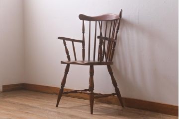 イギリスビンテージ　オーク材　脚の挽き加工が上品なアームチェア(ダイニングチェア、板座チェア、ウィンザーチェア、ウインザーチェア)(R-043276)
