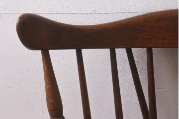 イギリスビンテージ　オーク材　脚の挽き加工が上品なアームチェア(ダイニングチェア、板座チェア、ウィンザーチェア、ウインザーチェア)(R-043276)