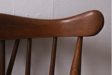 イギリスビンテージ　オーク材　脚の挽き加工が上品なアームチェア(ダイニングチェア、板座チェア、ウィンザーチェア、ウインザーチェア)(R-043276)