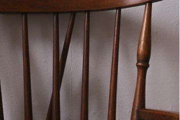 イギリスビンテージ　オーク材　脚の挽き加工が上品なアームチェア(ダイニングチェア、板座チェア、ウィンザーチェア、ウインザーチェア)(R-043276)