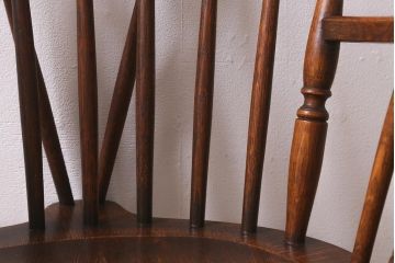 イギリスビンテージ　オーク材　脚の挽き加工が上品なアームチェア(ダイニングチェア、板座チェア、ウィンザーチェア、ウインザーチェア)(R-043276)