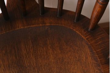 イギリスビンテージ　オーク材　脚の挽き加工が上品なアームチェア(ダイニングチェア、板座チェア、ウィンザーチェア、ウインザーチェア)(R-043276)