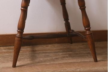 イギリスビンテージ　オーク材　脚の挽き加工が上品なアームチェア(ダイニングチェア、板座チェア、ウィンザーチェア、ウインザーチェア)(R-043276)