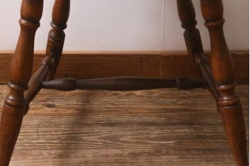 イギリスビンテージ　オーク材　脚の挽き加工が上品なアームチェア(ダイニングチェア、板座チェア、ウィンザーチェア、ウインザーチェア)(R-043276)