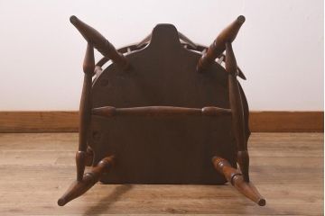 イギリスビンテージ　オーク材　脚の挽き加工が上品なアームチェア(ダイニングチェア、板座チェア、ウィンザーチェア、ウインザーチェア)(R-043276)