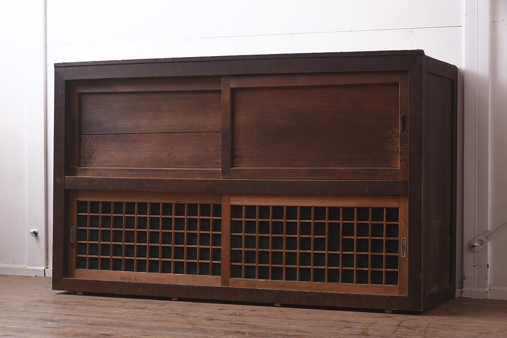 アンティーク家具　明治大正期　落ち着いた雰囲気が魅力の戸棚(収納棚、水屋箪笥)(R-043281)