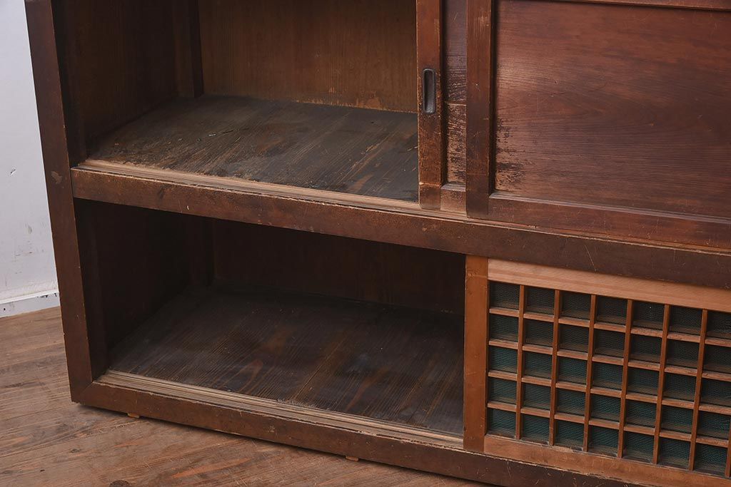 アンティーク家具　明治大正期　落ち着いた雰囲気が魅力の戸棚(収納棚、水屋箪笥)(R-043281)