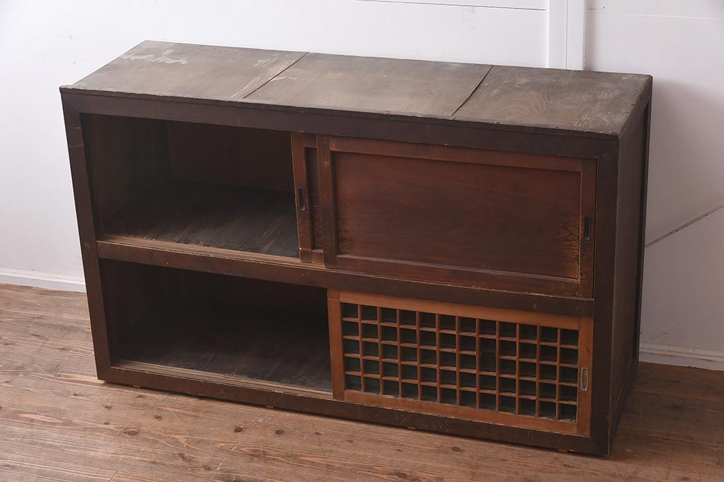 アンティーク家具　明治大正期　落ち着いた雰囲気が魅力の戸棚(収納棚、水屋箪笥)(R-043281)