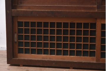 アンティーク家具　明治大正期　落ち着いた雰囲気が魅力の戸棚(収納棚、水屋箪笥)(R-043281)