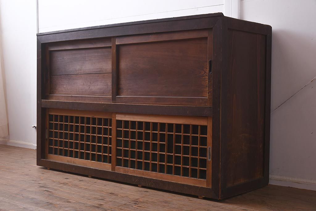 アンティーク家具　明治大正期　落ち着いた雰囲気が魅力の戸棚(収納棚、水屋箪笥)(R-043281)