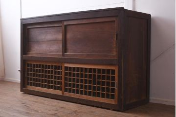 アンティーク家具　明治大正期　落ち着いた雰囲気が魅力の戸棚(収納棚、水屋箪笥)(R-043281)