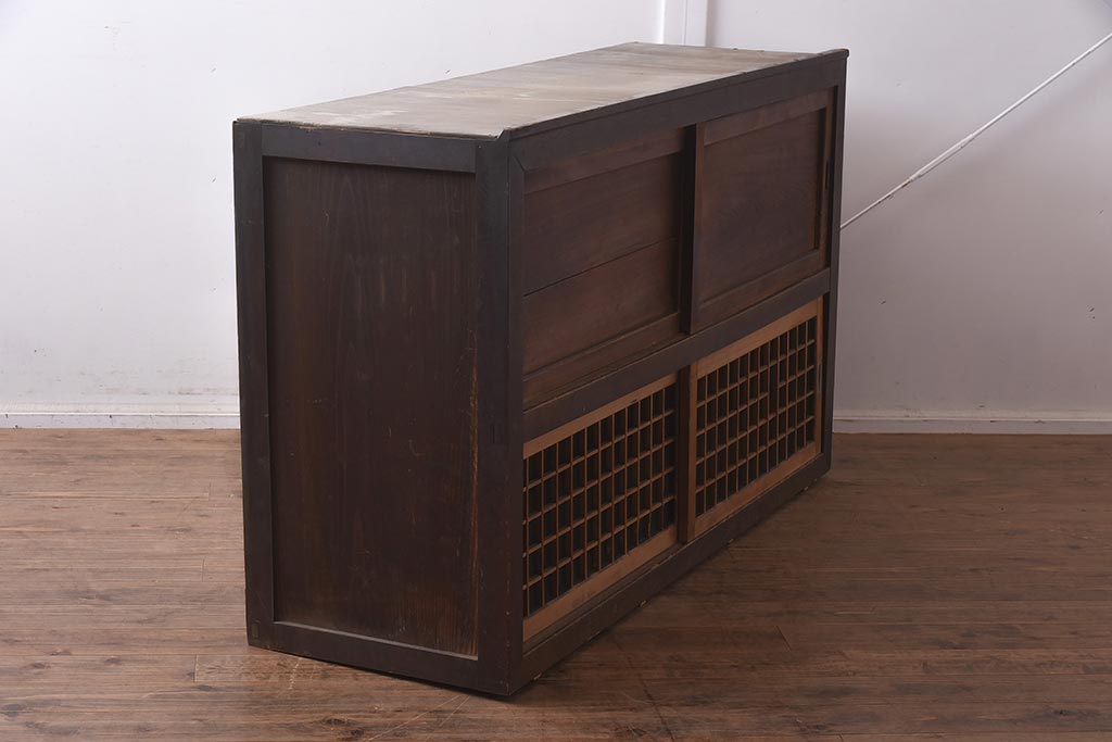 アンティーク家具　明治大正期　落ち着いた雰囲気が魅力の戸棚(収納棚、水屋箪笥)(R-043281)