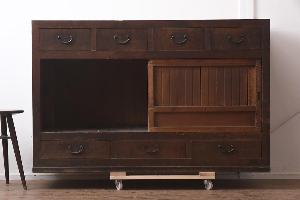 アンティーク家具　明治大正期　落ち着いた雰囲気が魅力の収納箪笥(戸棚、水屋箪笥)(R-043282)