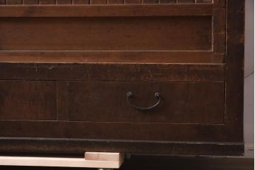 アンティーク家具　明治大正期　落ち着いた雰囲気が魅力の収納箪笥(戸棚、水屋箪笥)(R-043282)