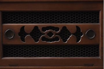 アンティーク家具　前板黒柿材　和モダンにおすすめの4尺水屋箪笥(四尺重ね水屋、戸棚、収納棚)(R-043286)