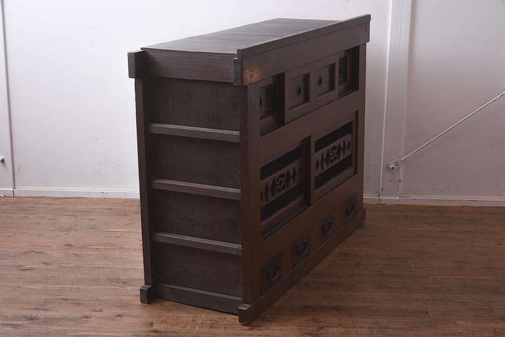 アンティーク家具　前板黒柿材　和モダンにおすすめの4尺水屋箪笥(四尺重ね水屋、戸棚、収納棚)(R-043286)