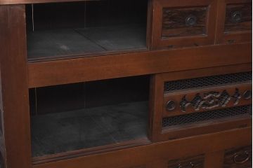 アンティーク家具　前板黒柿材　和モダンにおすすめの4尺水屋箪笥(四尺重ね水屋、戸棚、収納棚)(R-043286)