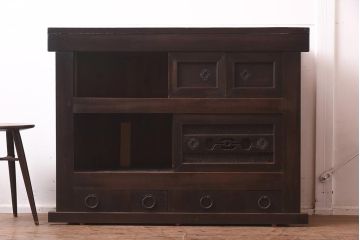 アンティーク家具　シックな佇まいが魅力的な4尺水屋サイドボード(四尺水屋箪笥、戸棚、収納棚)(R-043287)