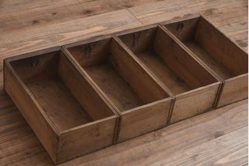 アンティーク家具　シックな佇まいが魅力的な4尺水屋サイドボード(四尺水屋箪笥、戸棚、収納棚)(R-043287)