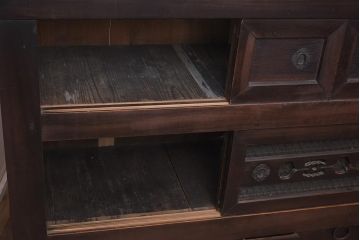 アンティーク家具　シックな佇まいが魅力的な4尺水屋サイドボード(四尺水屋箪笥、戸棚、収納棚)(R-043287)