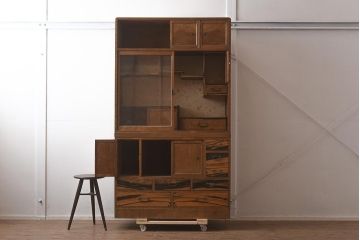 レトロ家具　昭和中期　前面ケヤキ材・玉杢　黒柿　上品な和の雰囲気が感じられる茶箪笥(茶棚、収納棚、キャビネット)(R-043290)
