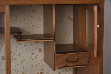 レトロ家具　昭和中期　前面ケヤキ材・玉杢　黒柿　上品な和の雰囲気が感じられる茶箪笥(茶棚、収納棚、キャビネット)(R-043290)