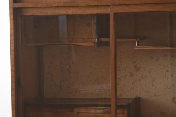 レトロ家具　昭和中期　前面ケヤキ材・玉杢　黒柿　上品な和の雰囲気が感じられる茶箪笥(茶棚、収納棚、キャビネット)(R-043290)
