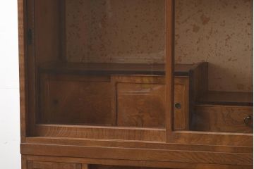 レトロ家具　昭和中期　前面ケヤキ材・玉杢　黒柿　上品な和の雰囲気が感じられる茶箪笥(茶棚、収納棚、キャビネット)(R-043290)