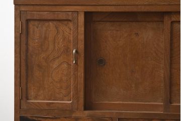 レトロ家具　昭和中期　前面ケヤキ材・玉杢　黒柿　上品な和の雰囲気が感じられる茶箪笥(茶棚、収納棚、キャビネット)(R-043290)