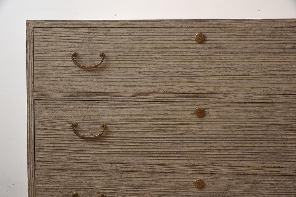 レトロ家具　昭和中期　前面桐材　引き出し3杯・台輪付き　素朴でシンプルな衣装箪笥(引き出し、チェスト)(R-043291)