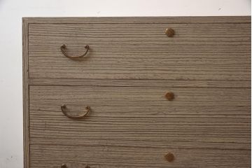 レトロ家具　昭和中期　前面桐材　引き出し3杯・台輪付き　素朴でシンプルな衣装箪笥(引き出し、チェスト)(R-043291)