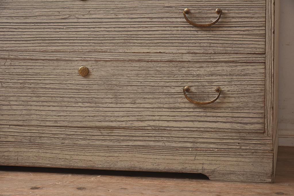 レトロ家具　昭和中期　前面桐材　引き出し3杯・台輪付き　素朴でシンプルな衣装箪笥(引き出し、チェスト)(R-043291)