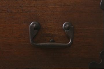 アンティーク家具　総桐材　大正昭和初期　小振りサイズが可愛らしい小箪笥(小タンス、サイドチェスト、小物収納、引き出し、桐箪笥、桐たんす)(R-043299)