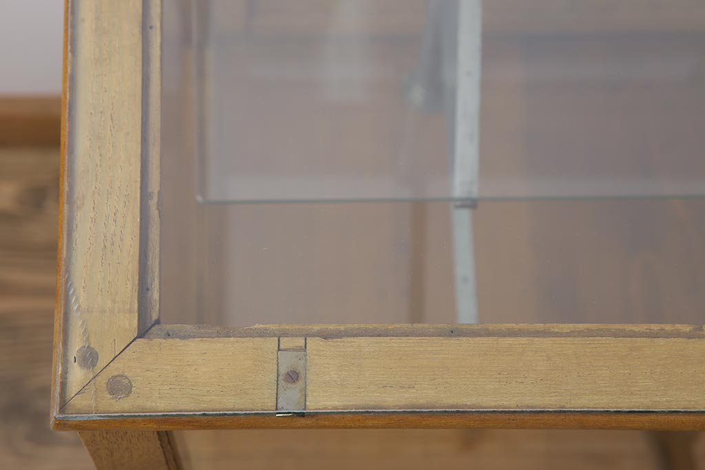 和製アンティーク　昭和レトロ　昭和中期　ナラ材製のシンプルな脚付きガラスケース(ショーケース、陳列棚)(R-043302)