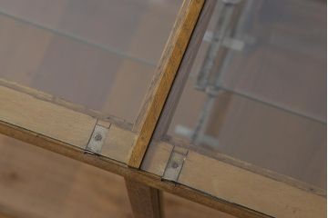 和製アンティーク　昭和レトロ　昭和中期　ナラ材製のシンプルな脚付きガラスケース(ショーケース、陳列棚)(R-043302)