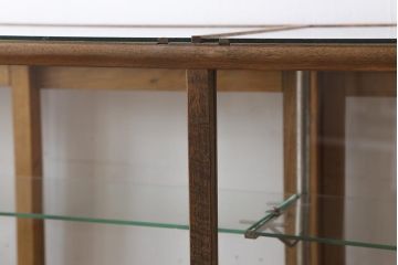 和製アンティーク　昭和レトロ　昭和中期　ナラ材製のシンプルな脚付きガラスケース(ショーケース、陳列棚)(R-043302)