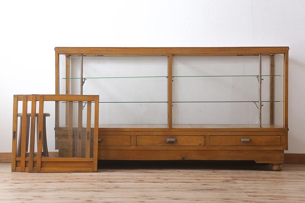 和製アンティーク　昭和レトロ　昭和中期　ナラ材製のシンプルな脚付きガラスケース(ショーケース、陳列棚)(R-043302)