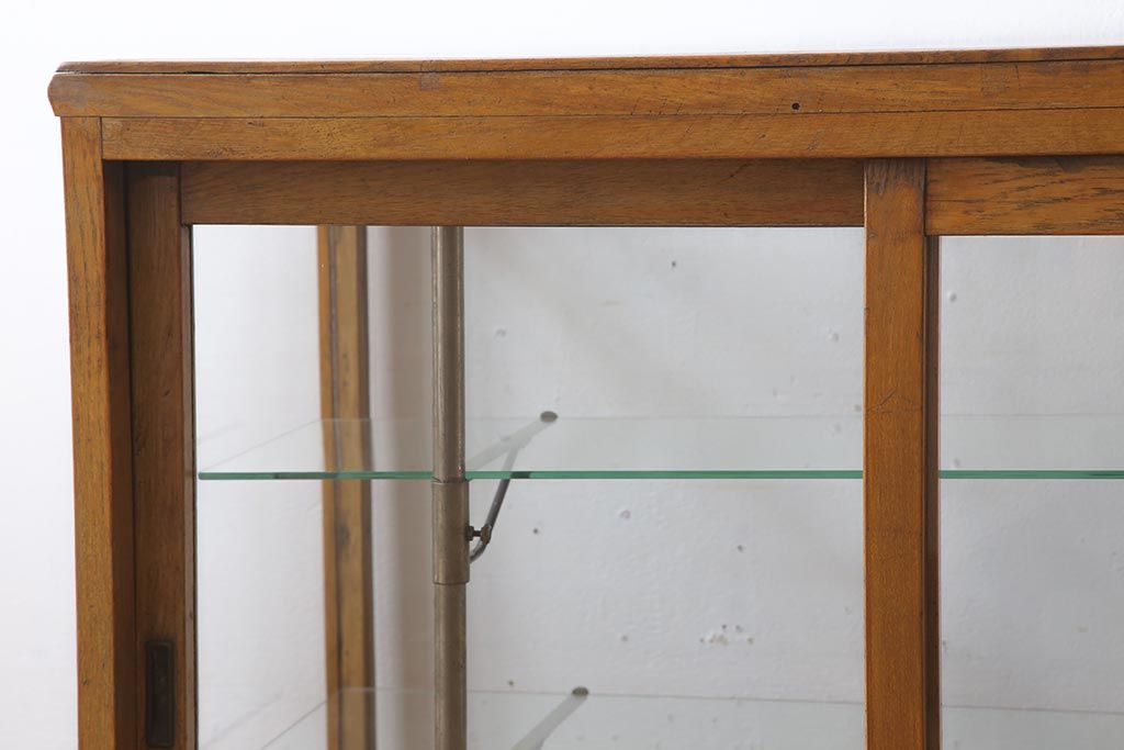 和製アンティーク　昭和レトロ　昭和中期　ナラ材製のシンプルな脚付きガラスケース(ショーケース、陳列棚)(R-043302)