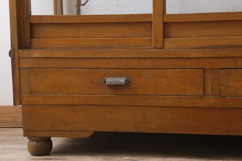 和製アンティーク　昭和レトロ　昭和中期　ナラ材製のシンプルな脚付きガラスケース(ショーケース、陳列棚)(R-043302)