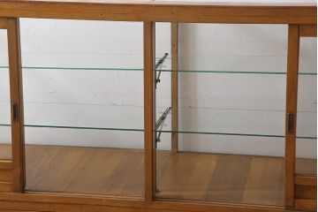 和製アンティーク　昭和レトロ　昭和中期　ナラ材製のシンプルな脚付きガラスケース(ショーケース、陳列棚)(R-043302)