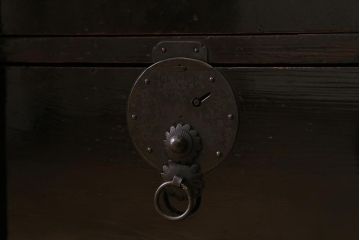 アンティーク家具　明治期　レア!モダンな雰囲気を漂わせる黒漆塗りの仙台箪笥(時代箪笥、衣装箪笥)(R-043303)