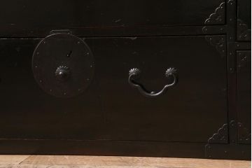 アンティーク家具　明治期　レア!モダンな雰囲気を漂わせる黒漆塗りの仙台箪笥(時代箪笥、衣装箪笥)(R-043303)