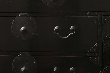 アンティーク家具　明治期　レア!モダンな雰囲気を漂わせる黒漆塗りの仙台箪笥(時代箪笥、衣装箪笥)(R-043303)