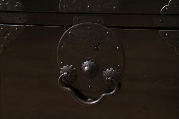 アンティーク家具　明治期　レア!モダンな雰囲気を漂わせる黒漆塗りの仙台箪笥(時代箪笥、衣装箪笥)(R-043303)