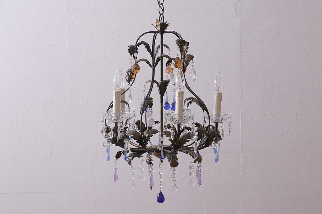 ヴィンテージ照明　輸入品　色付きのガラスドロップがおしゃれなリーフシャンデリア(天井照明、ビンテージ)(R-043304)