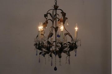 ヴィンテージ照明　輸入品　色付きのガラスドロップがおしゃれなリーフシャンデリア(天井照明、ビンテージ)(R-043304)