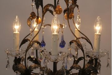 ヴィンテージ照明　輸入品　色付きのガラスドロップがおしゃれなリーフシャンデリア(天井照明、ビンテージ)(R-043304)