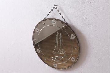 ヴィンテージ雑貨　イギリスビンテージ　1960年頃　カットの意匠が目を惹く壁掛けミラー(鏡)(R-043310)