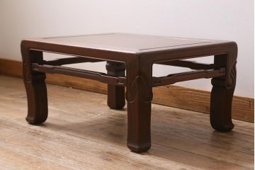 アンティーク家具　昭和初期　総ケヤキ材　レアサイズ　!凝った造りの小さな座卓(ローテーブル、座机)(R-043313)